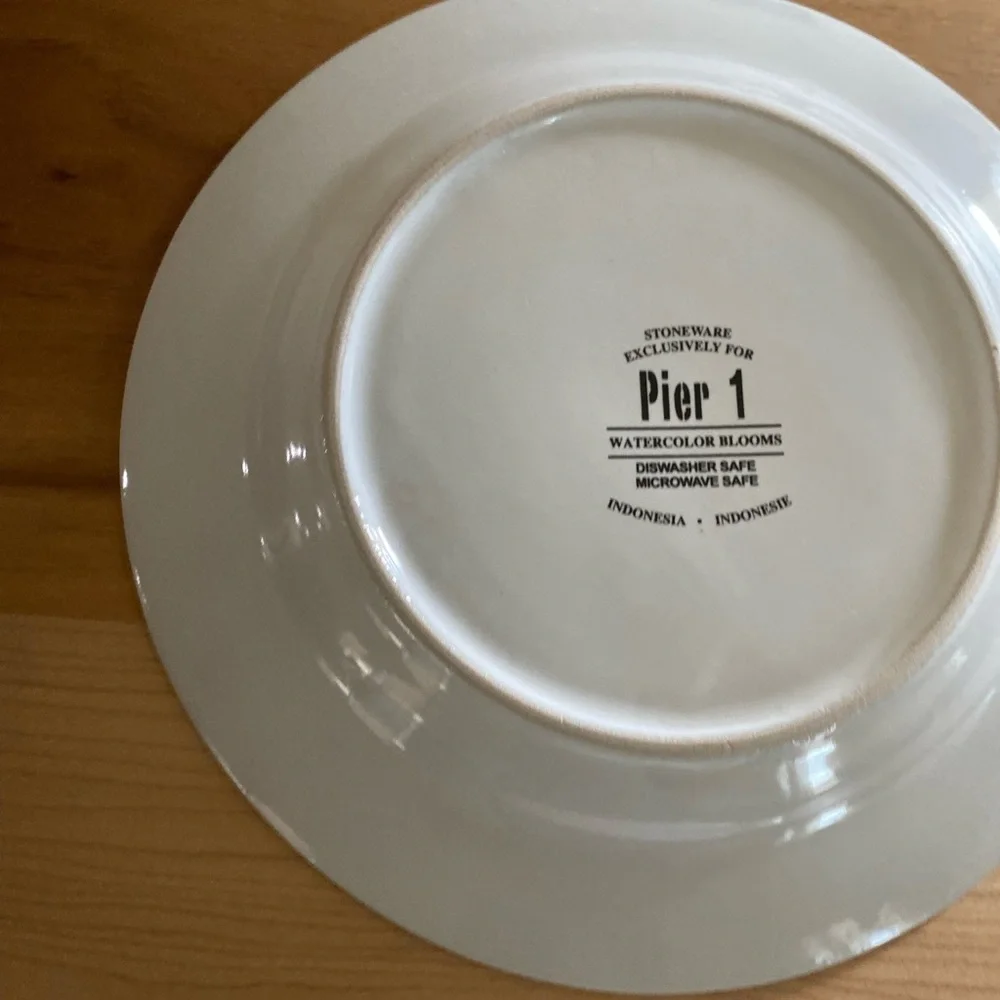 Pier1 Assiettes Watercolor Blooms Purple and Yellow Set Of 2 Ceramic 8”Plates